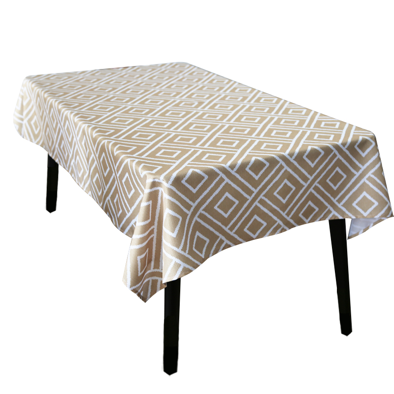 金色和白色几何印花桌布